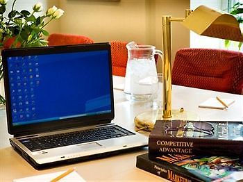 Montgomery'S Hotel Honiton Bagian luar foto